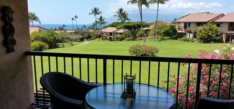 Ekahi 16E  With Panoramic Ocean Views Down the Greenbelt